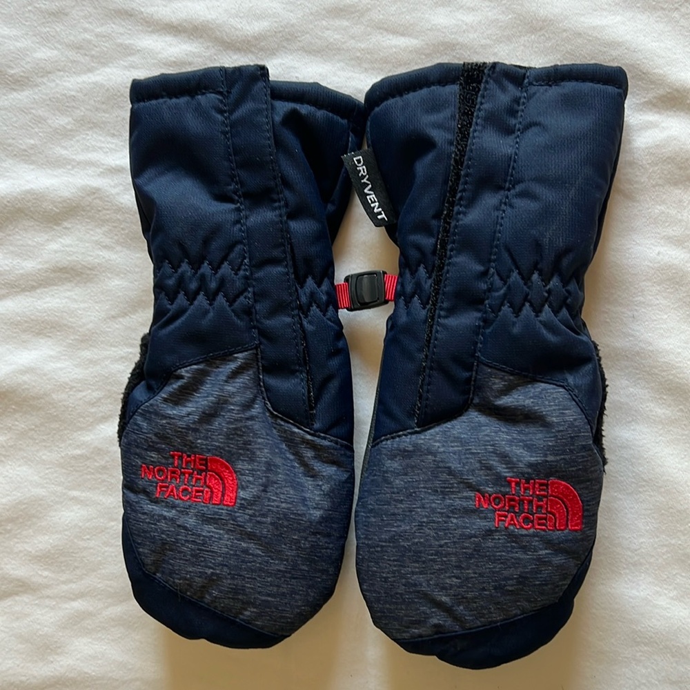 North Face 3T blue snow mittens with clip